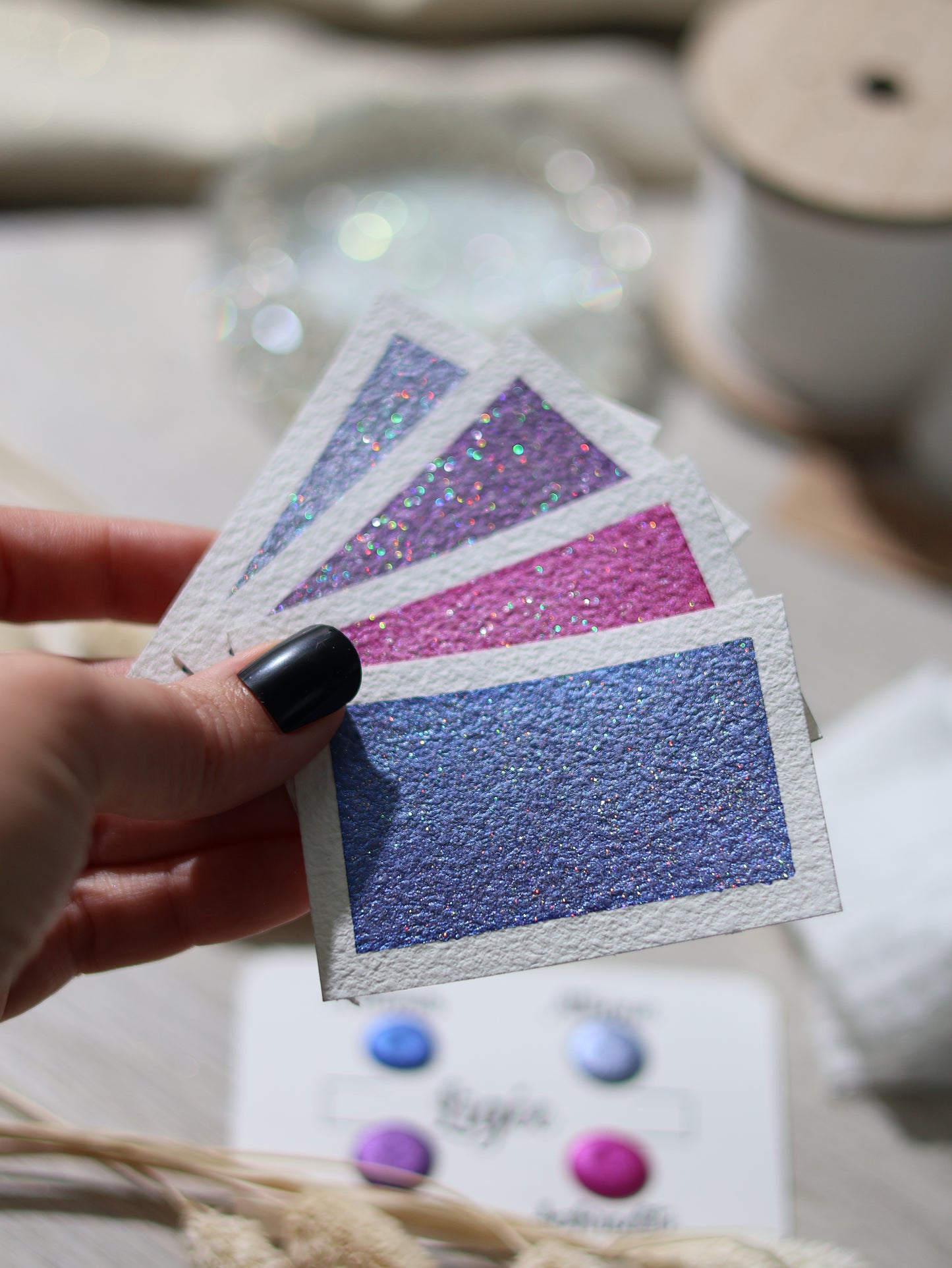 Ligée | Dot card 4 aquarelles pailletées rose, bleu, gris et violet | aquarelles artisanales | fabriqué en France | paillette holographique