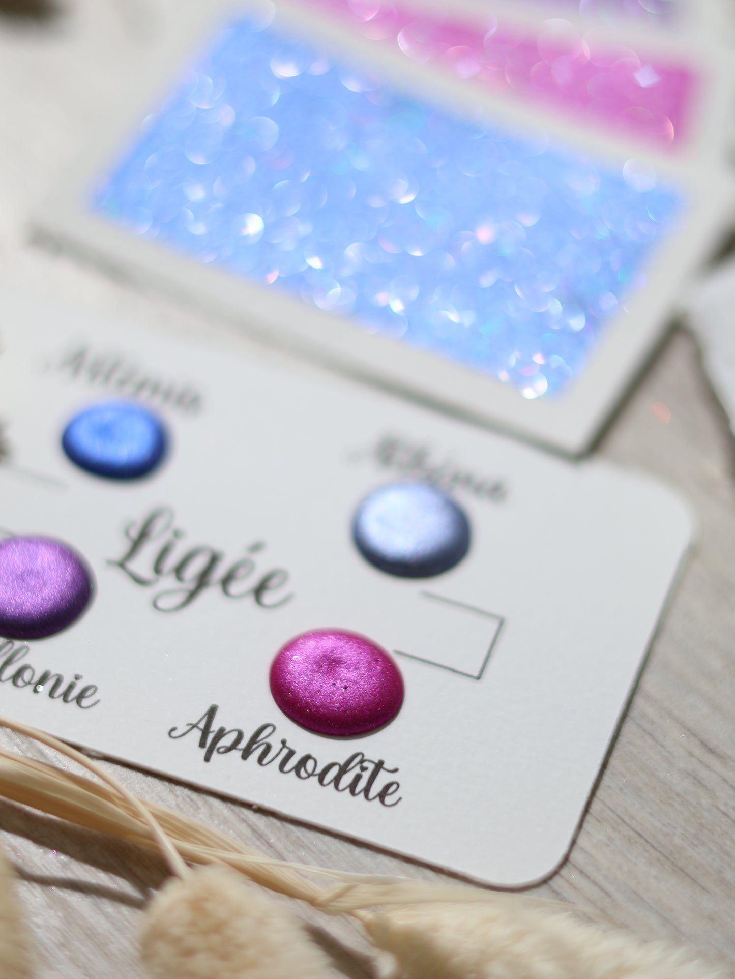 Ligée | Dot card 4 aquarelles pailletées rose, bleu, gris et violet | aquarelles artisanales | fabriqué en France | paillette holographique