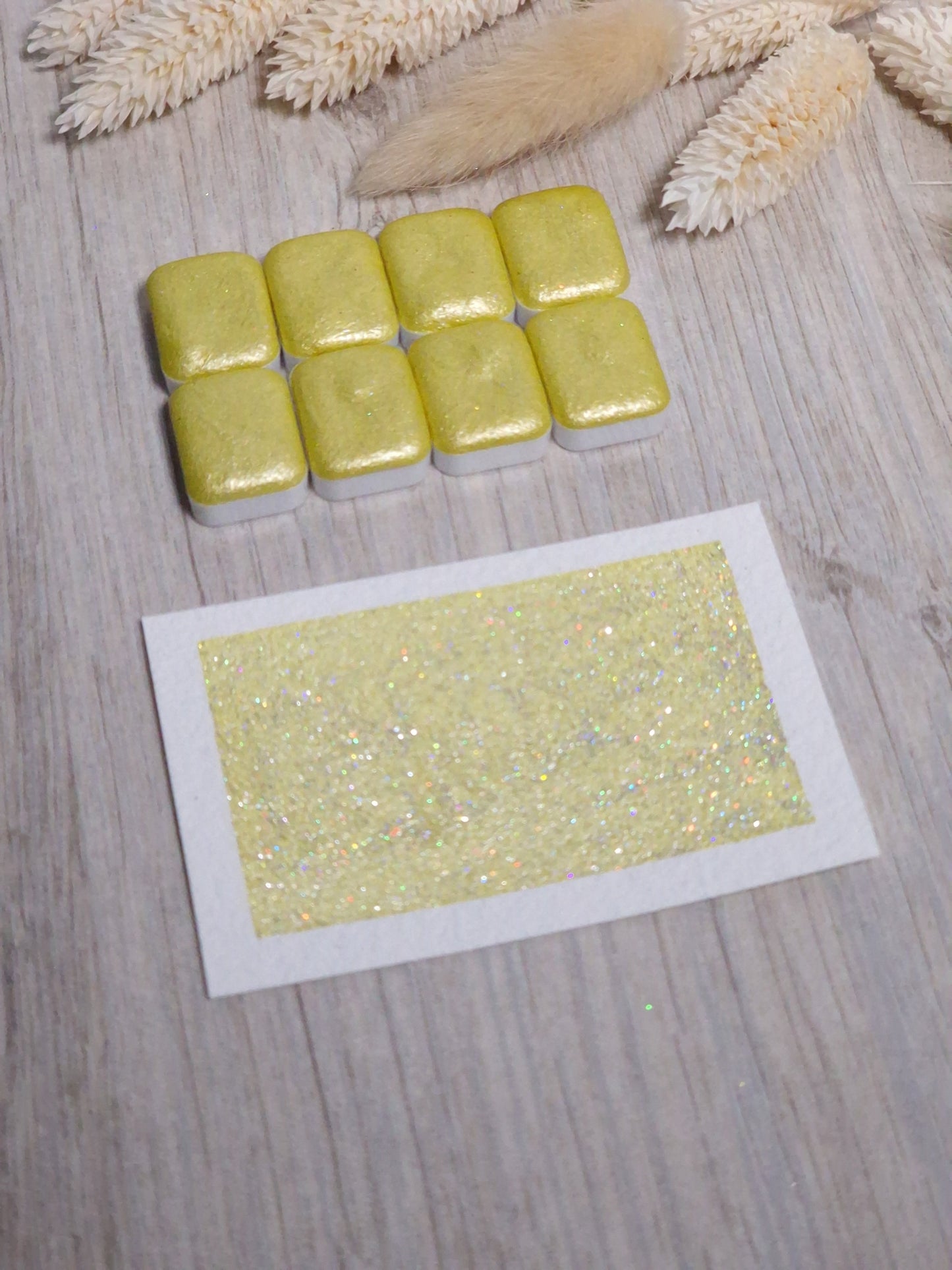 Sunny | Quart de godet d'aquarelle pailletée | aquarelle holographique jaune | aquarelle scintillante jaune| fabriquée à la main