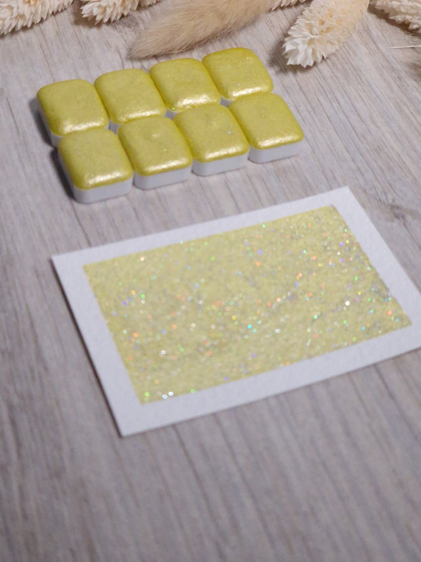 Sunny | Quart de godet d'aquarelle pailletée | aquarelle holographique jaune | aquarelle scintillante jaune| fabriquée à la main