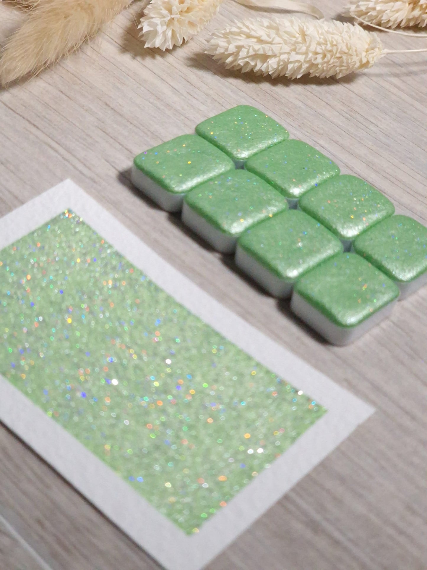 Minty | Godet d'aquarelle pailletée | aquarelle holographique verte | aquarelle scintillante verte | fabriquée à la main | artiste cadeau