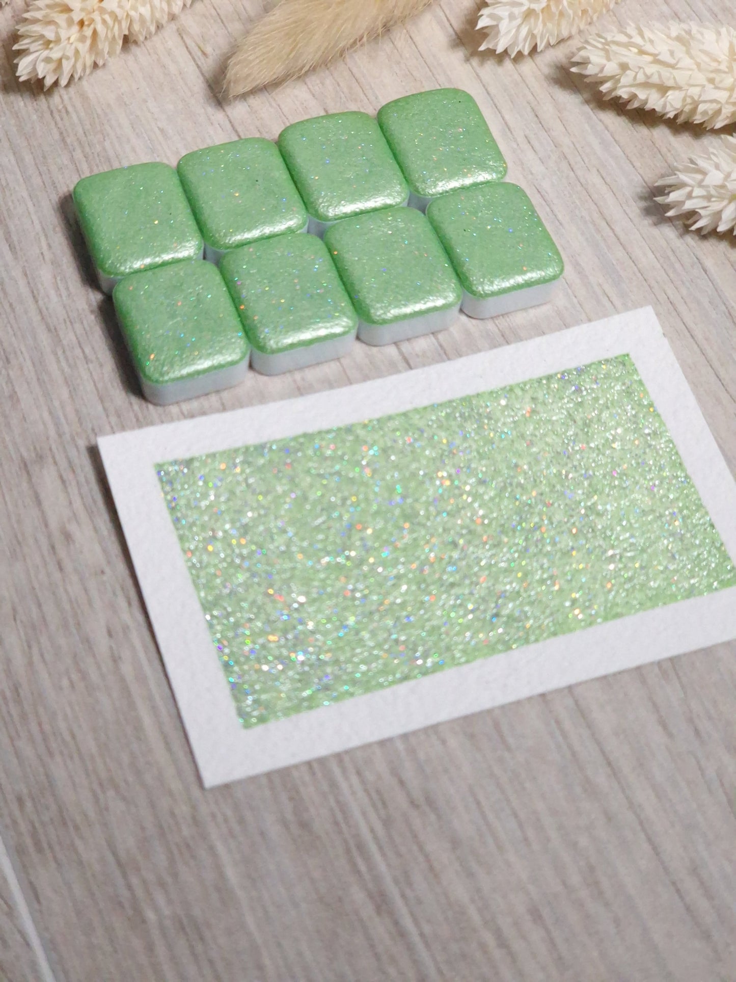 Minty | Godet d'aquarelle pailletée | aquarelle holographique verte | aquarelle scintillante verte | fabriquée à la main | artiste cadeau