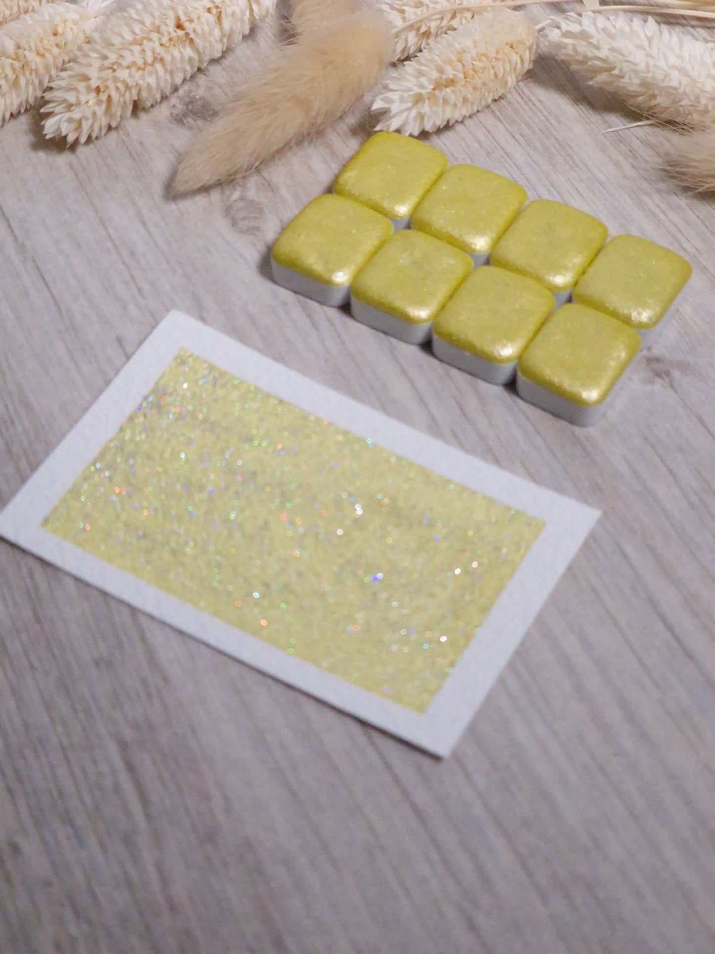 Sunny | Quart de godet d'aquarelle pailletée | aquarelle holographique jaune | aquarelle scintillante jaune| fabriquée à la main