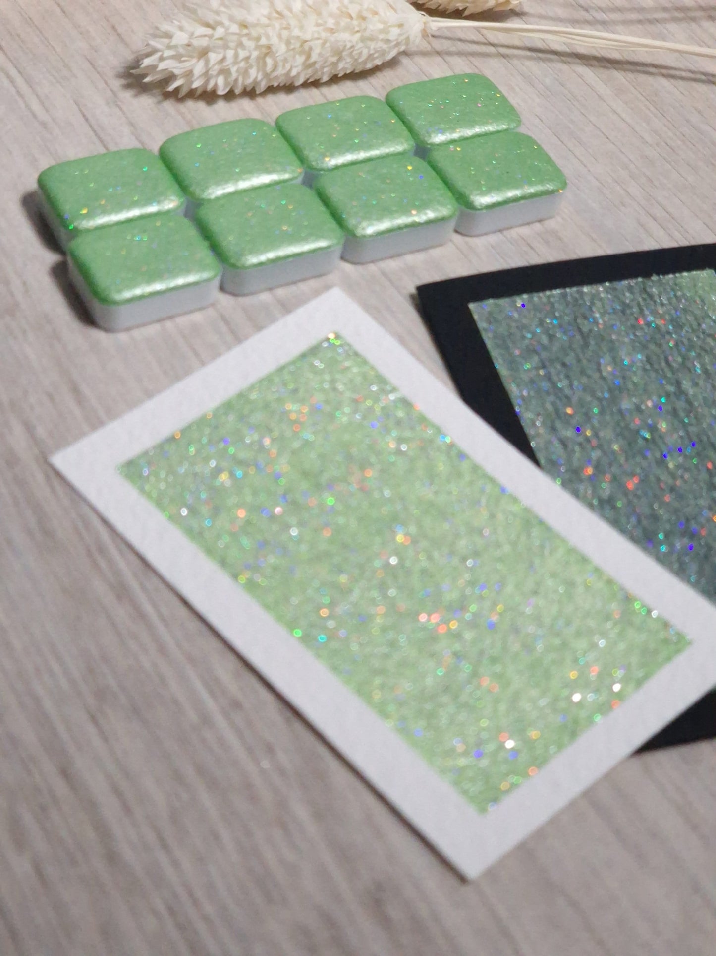 Minty | Godet d'aquarelle pailletée | aquarelle holographique verte | aquarelle scintillante verte | fabriquée à la main | artiste cadeau