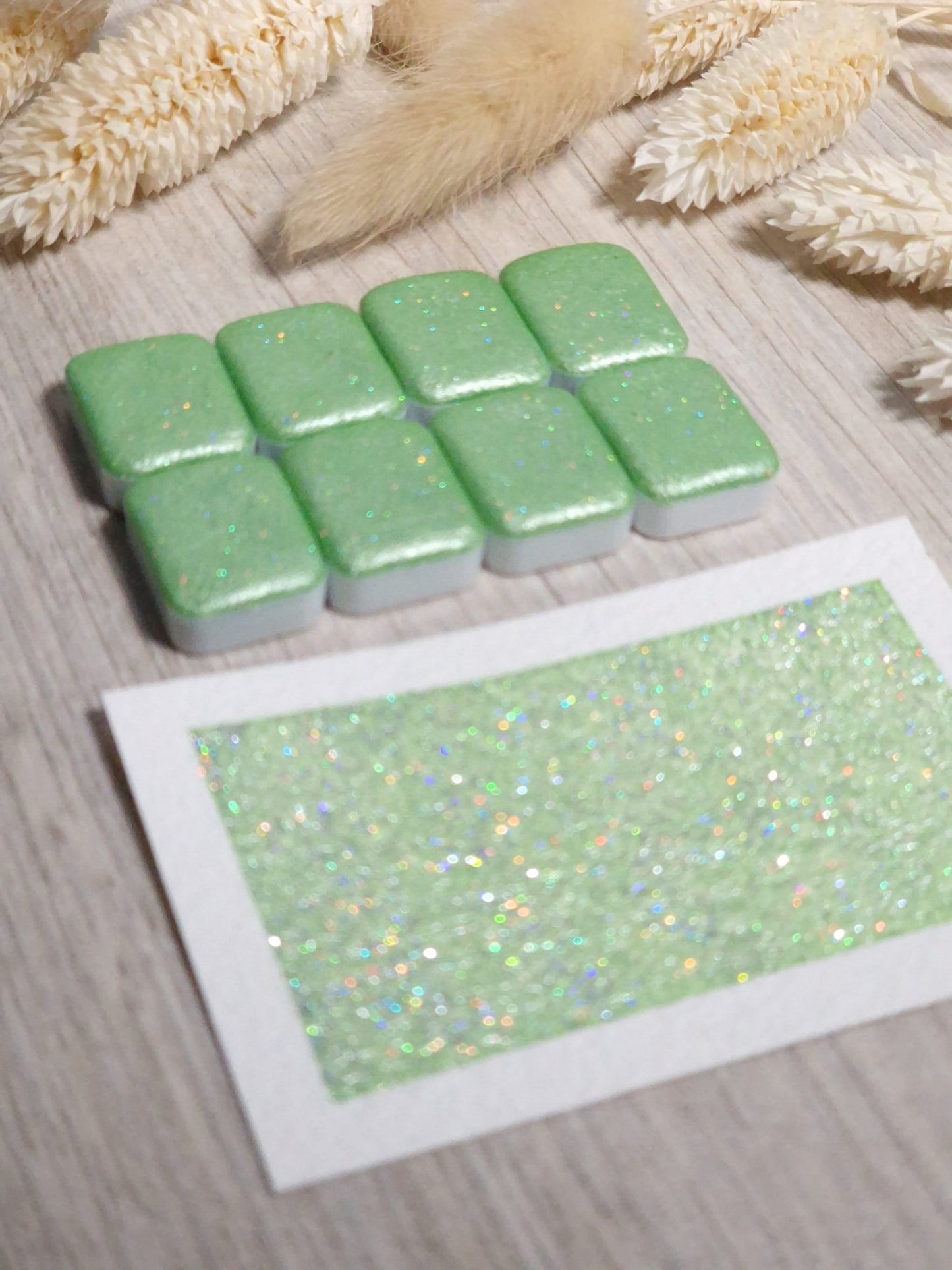 Minty | Godet d'aquarelle pailletée | aquarelle holographique verte | aquarelle scintillante verte | fabriquée à la main | artiste cadeau