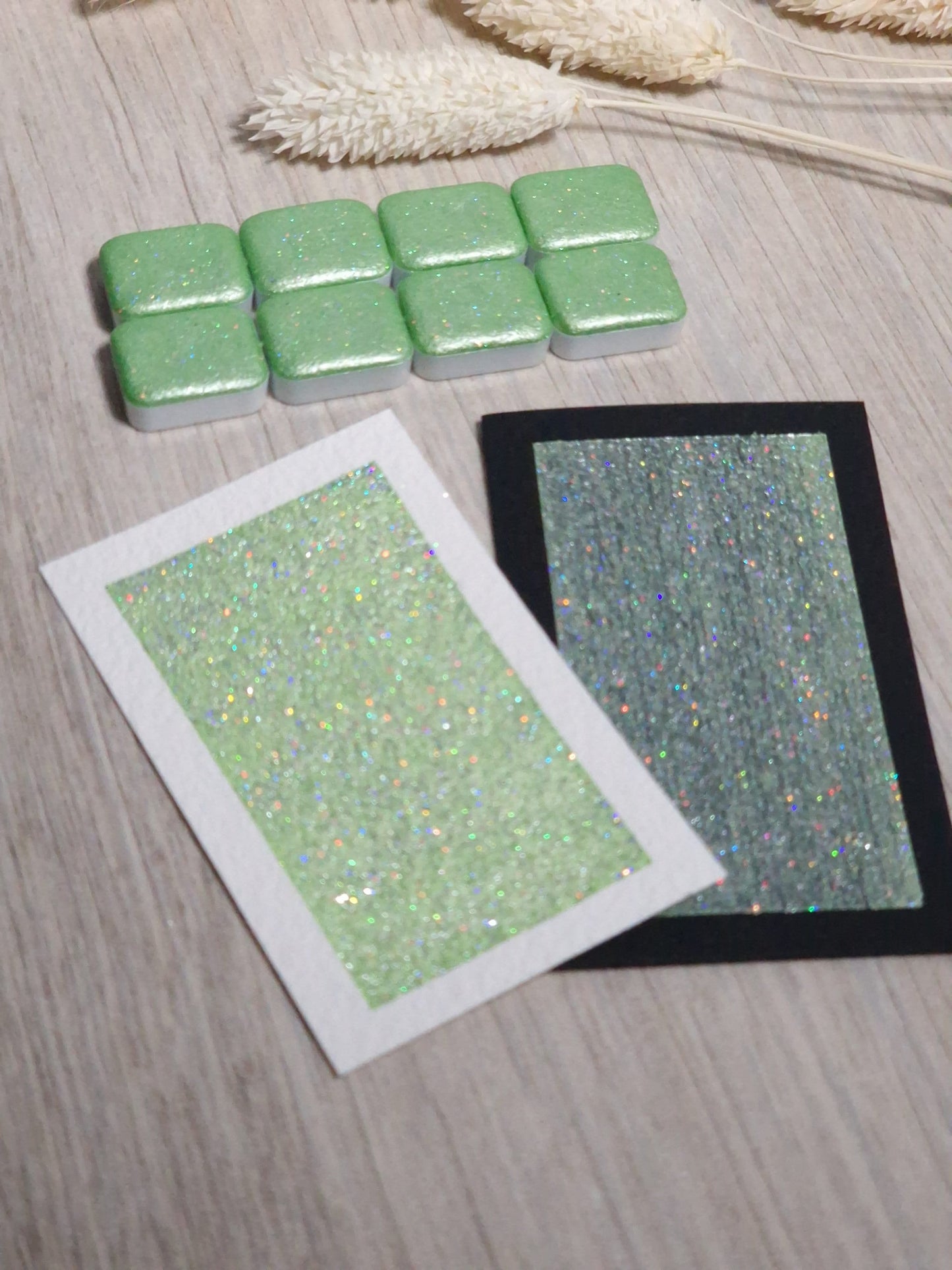 Minty | Godet d'aquarelle pailletée | aquarelle holographique verte | aquarelle scintillante verte | fabriquée à la main | artiste cadeau