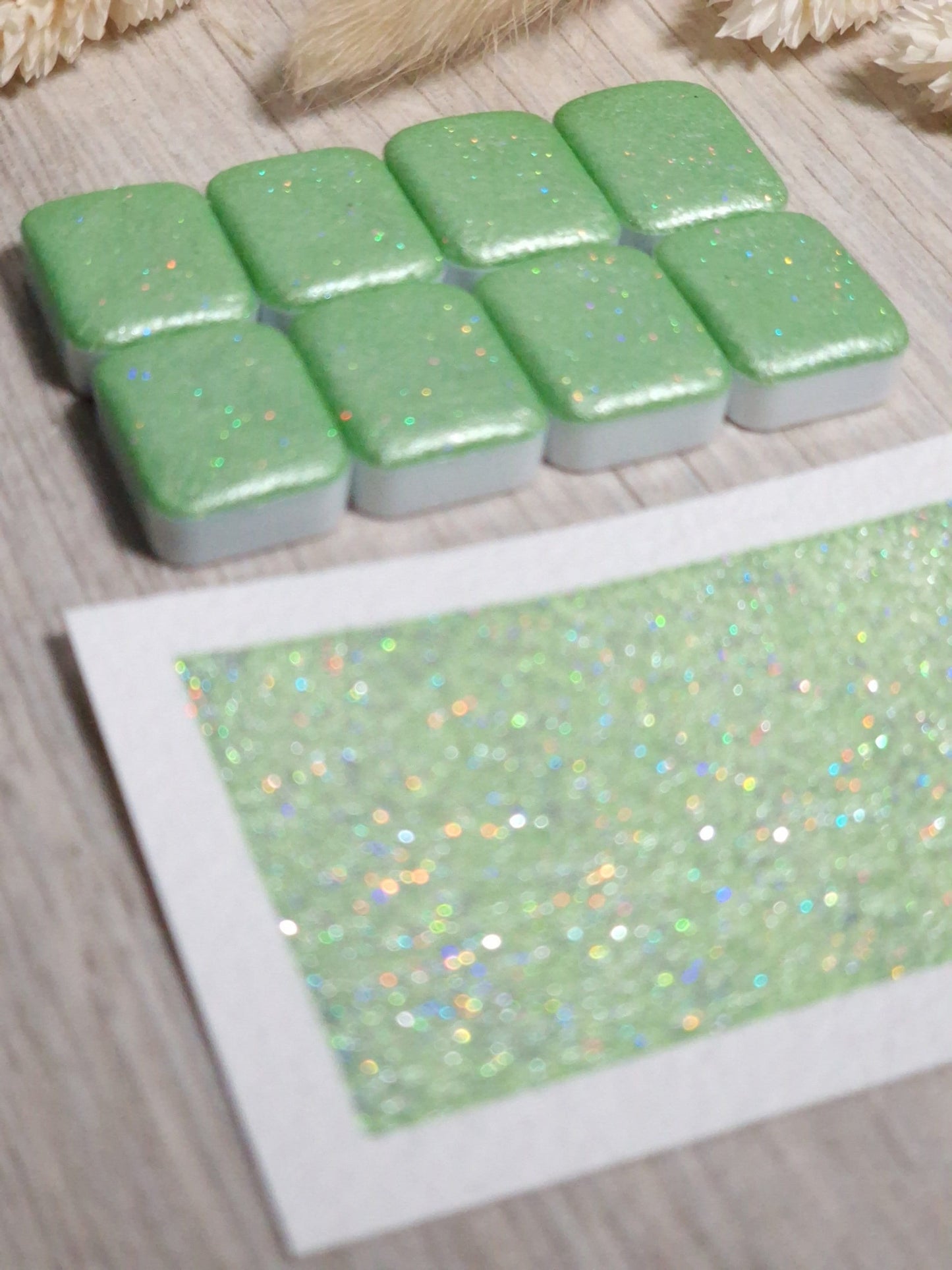 Minty | Godet d'aquarelle pailletée | aquarelle holographique verte | aquarelle scintillante verte | fabriquée à la main | artiste cadeau