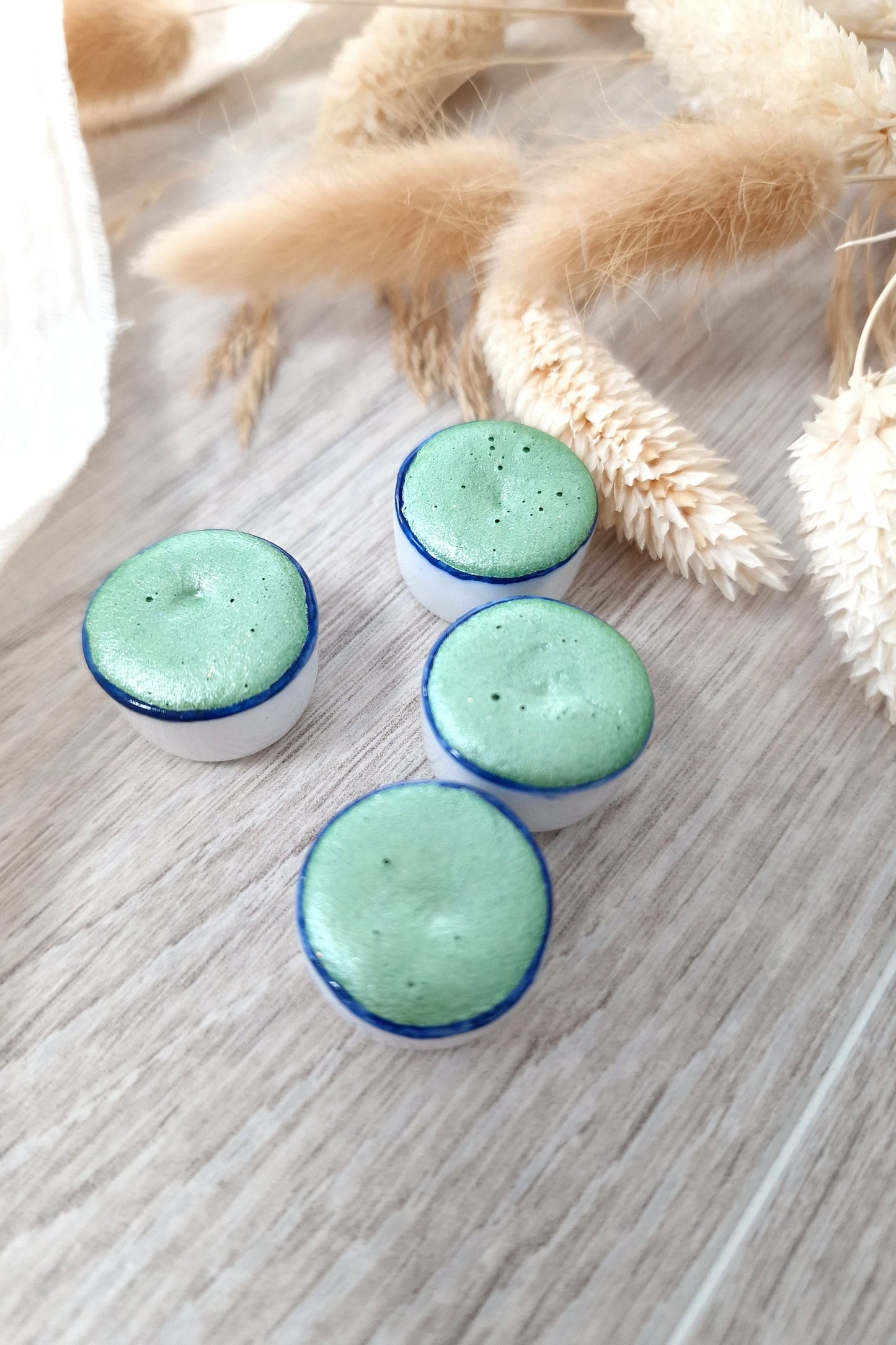 Minty | Godet d'aquarelle pailletée | aquarelle holographique verte | aquarelle scintillante verte | fabriquée à la main | artiste cadeau
