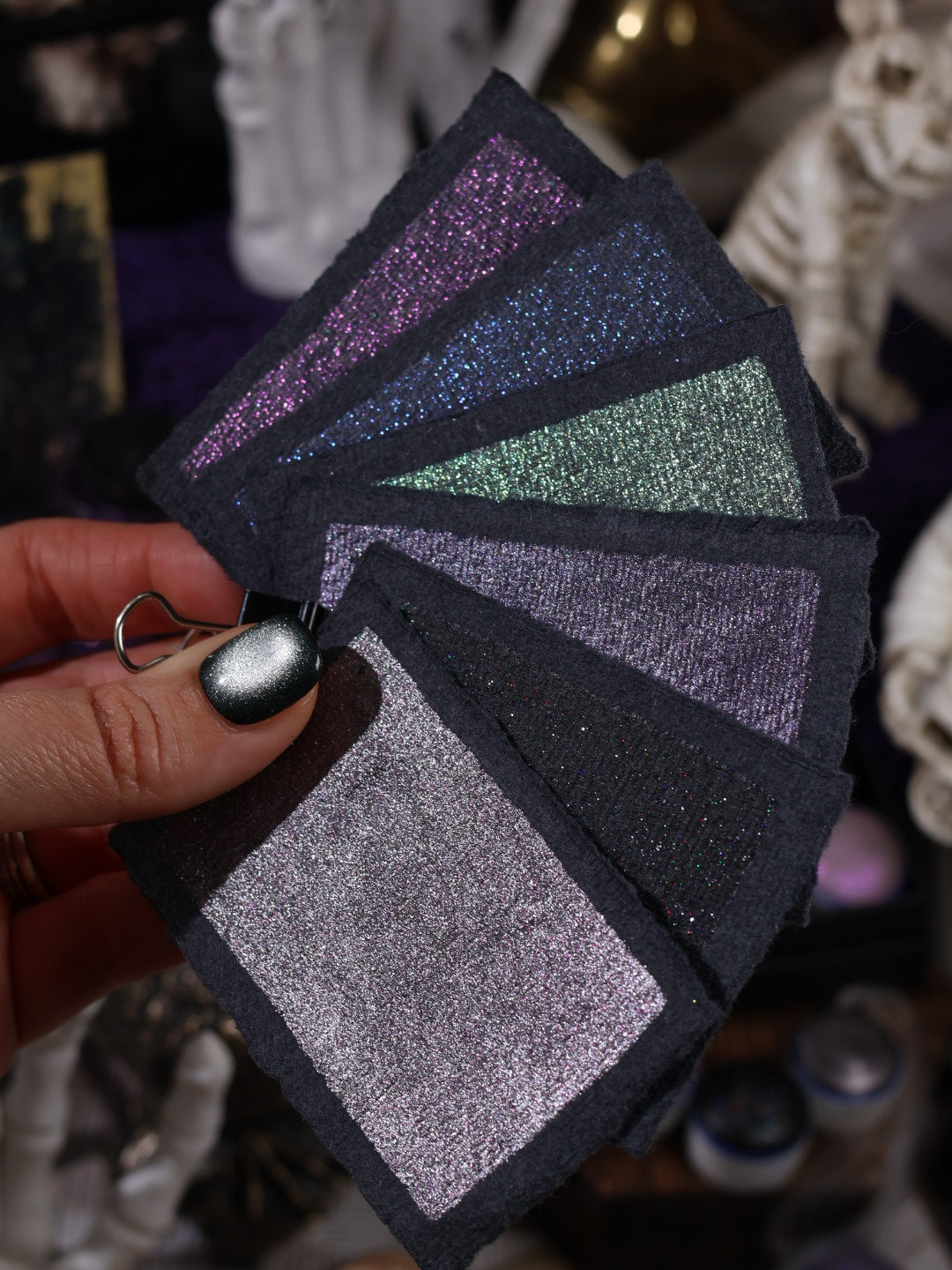 Le Manoir Hanté | Trousse de 6 aquarelles Halloween | Brillantes, étincelantes et solaires | artisanales | Brillantes, étincelantes et solaires | artisanales- 6 aquarelles à effets | aquarelle caméléons | aquarelles métallisées et pailletées | halloween