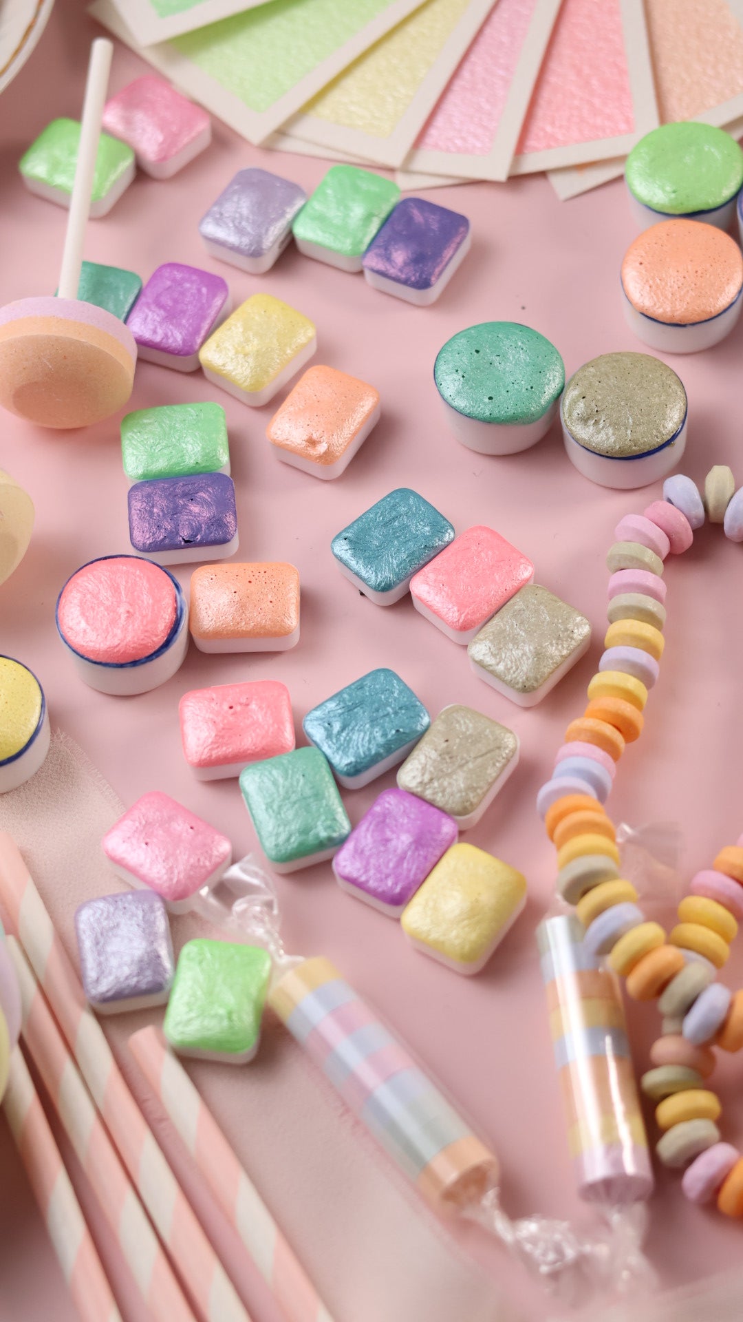 Candy | 12 metallische Pastell-Aquarellfarben | Handgefertigte Aquarellpalette | Intensives und brillantes Set
