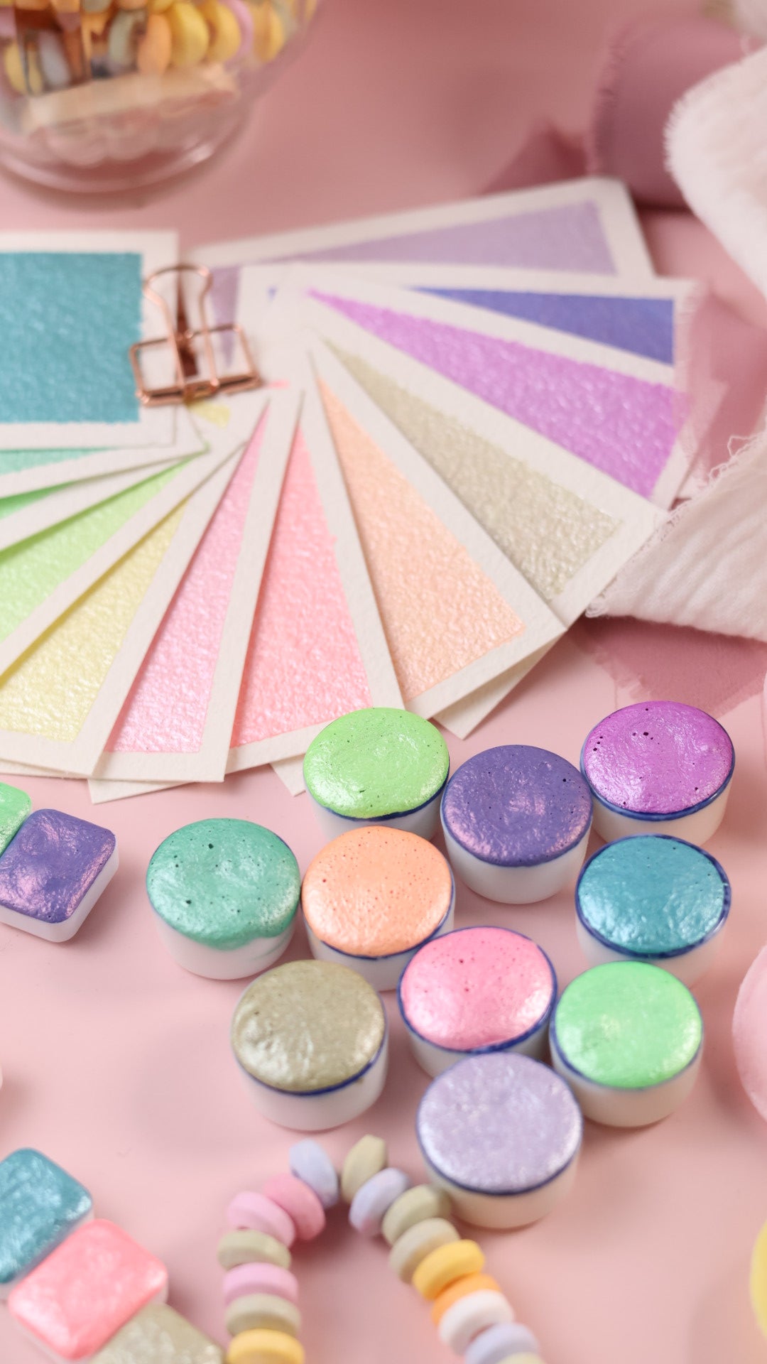 Candy | 12 metallische Pastell-Aquarellfarben | Handgefertigte Aquarellpalette | Intensives und brillantes Set