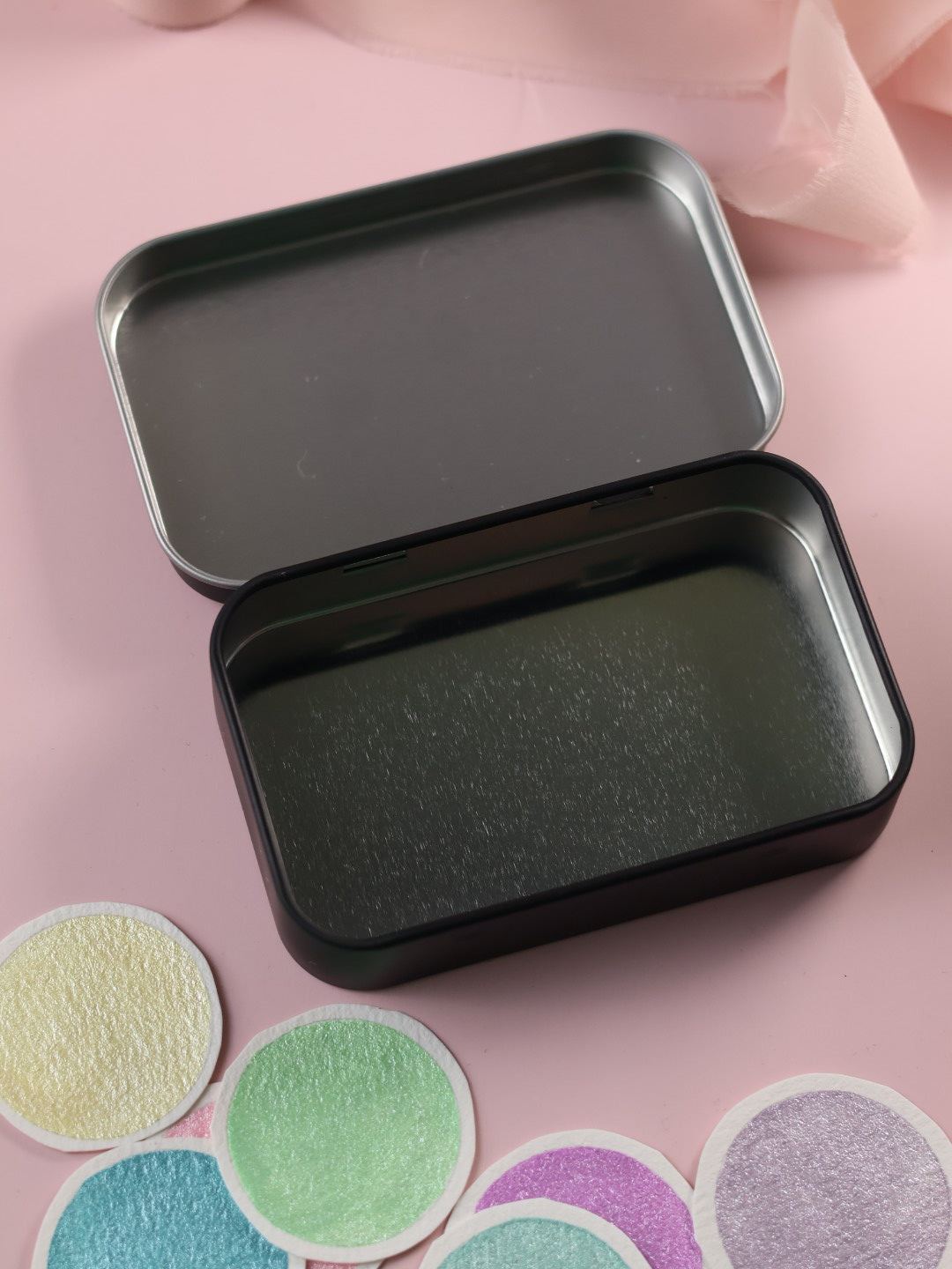 Medium metal box with 12 magnets for buckets