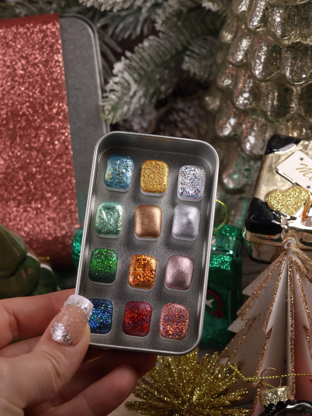 🎄✨ Lueurs du monde – 12 godets d’aquarelle à effets | Noël 2025  | aquarelle métallisées et pailletées | aquarelle artisanat | cadeau Noël artiste peintre