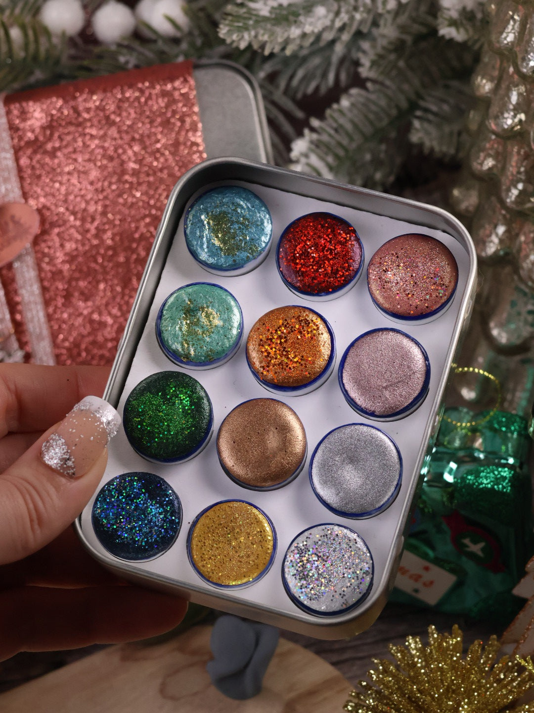 🎄✨ Lueurs du monde – 12 godets d’aquarelle à effets | Noël 2025  | aquarelle métallisées et pailletées | aquarelle artisanat | cadeau Noël artiste peintre