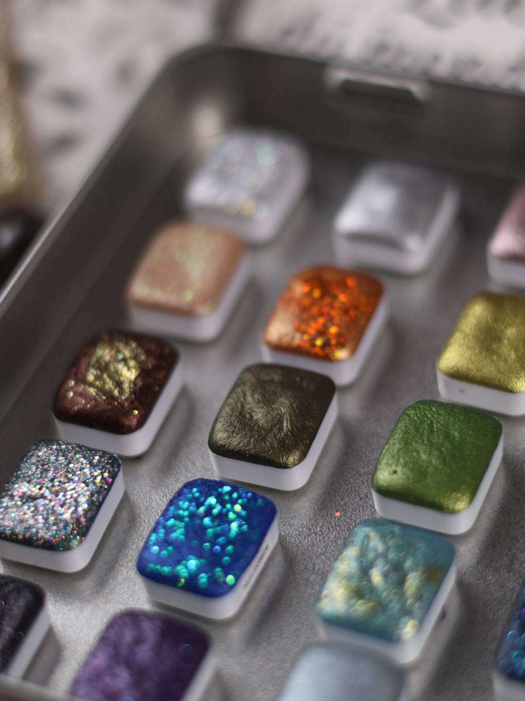 🎄✨ Méga Lueurs du monde – 30 godets d’aquarelle à effets | Noël 2025  | aquarelle métallisées et pailletées | aquarelle artisanat | cadeau Noël artiste peintre