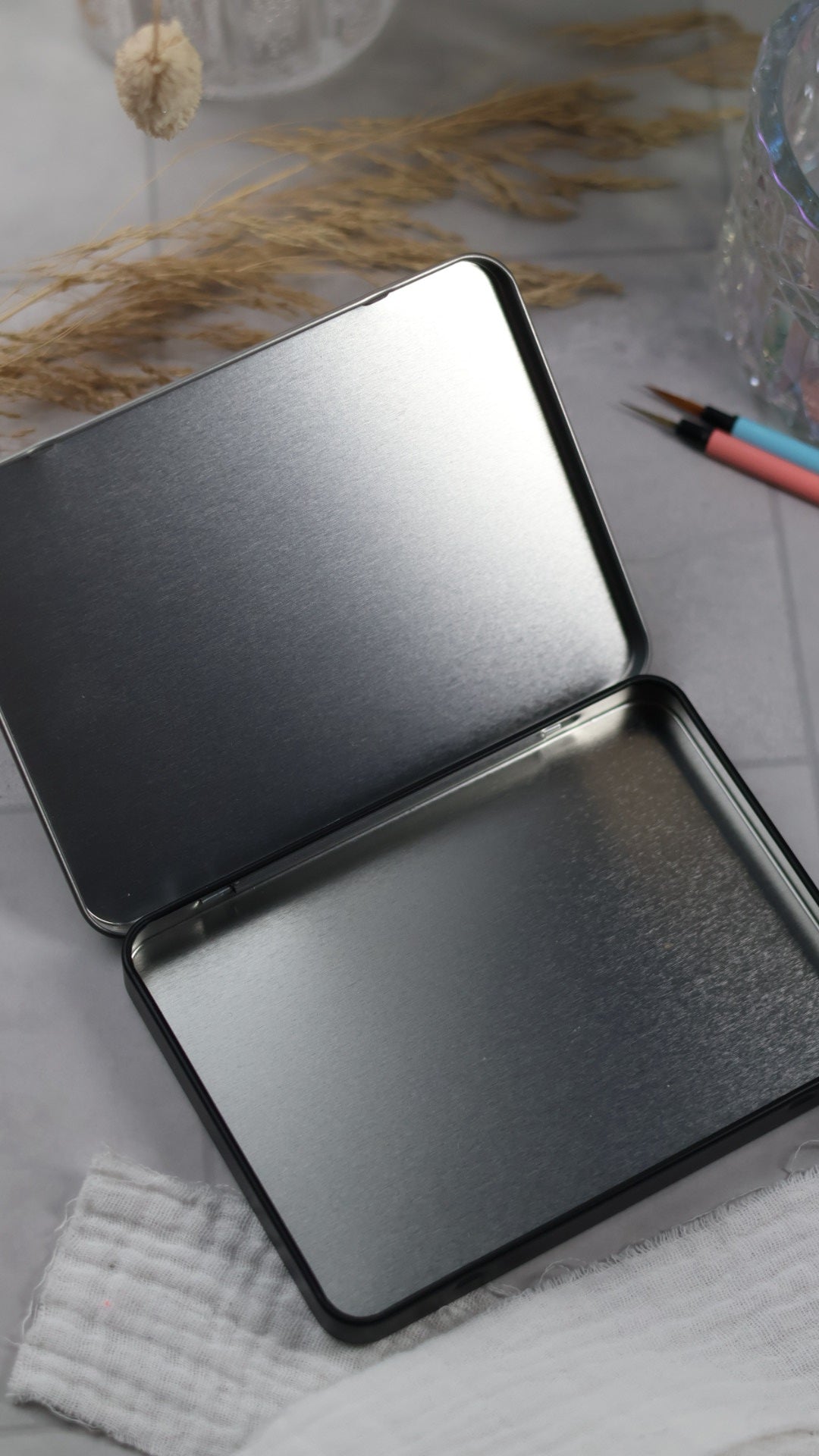 🎨 Palette voyage en acier – Emporte tes aquarelles partout ✨