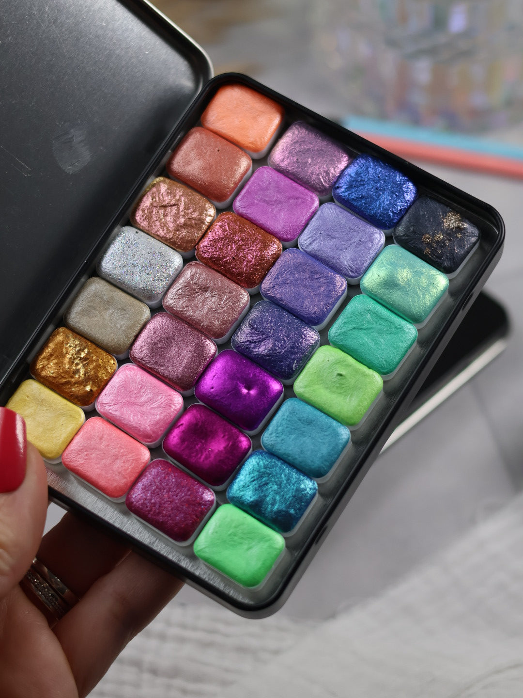 🎨 Palette voyage en acier – Emporte tes aquarelles partout ✨