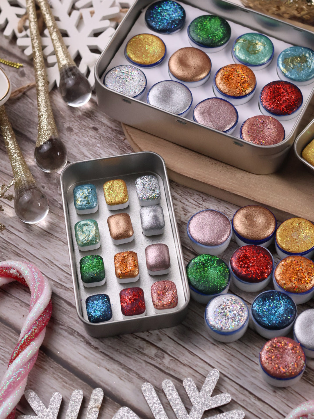 🎄✨ Lueurs du monde – 12 godets d’aquarelle à effets | Noël 2025  | aquarelle métallisées et pailletées | aquarelle artisanat | cadeau Noël artiste peintre