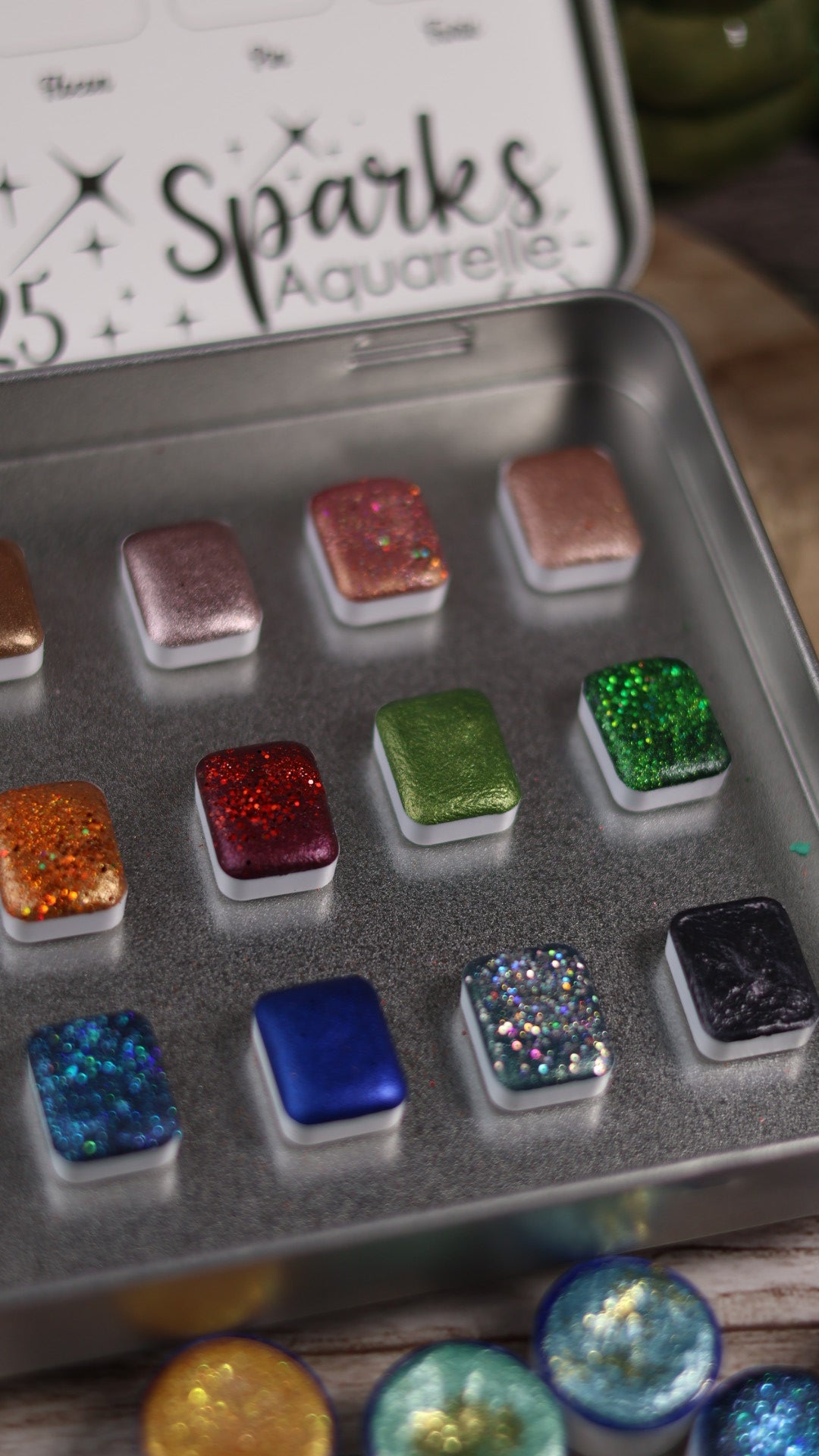 🎄✨ Boite Lueurs du monde – 18 godets d’aquarelle à effets | Noël 2025  | aquarelle métallisées et pailletées | aquarelle artisanat | cadeau Noël artiste peintre