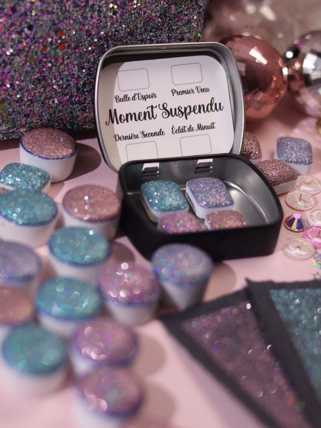 Moment Suspendu – 4 toppers d’aquarelle à paillettes pour sublimer vos créations | aquarelles | cadeau artiste | aquarelles artisanales