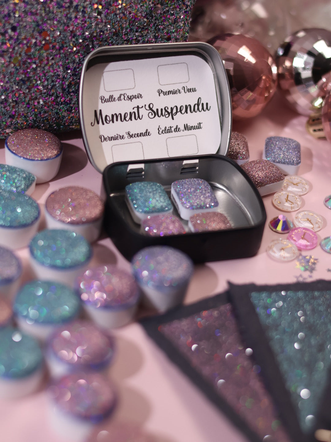 Moment Suspendu – 4 toppers d’aquarelle à paillettes pour sublimer vos créations | aquarelles | cadeau artiste | aquarelles artisanales