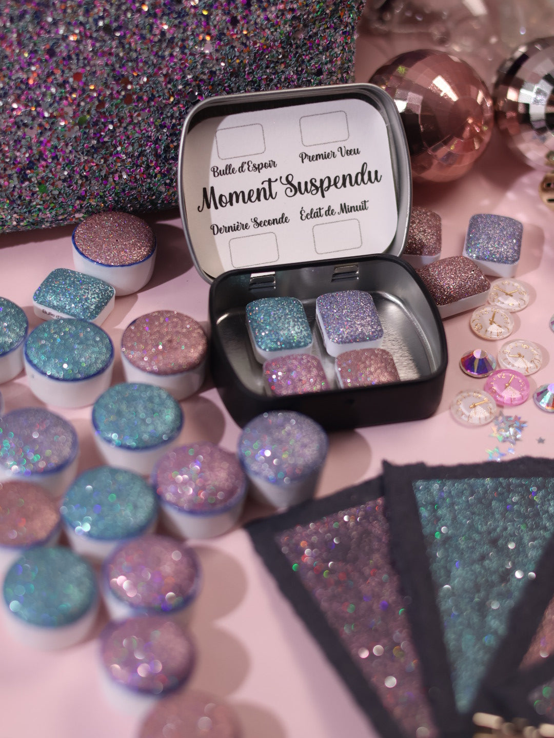 Moment Suspendu – 4 toppers d’aquarelle à paillettes pour sublimer vos créations | aquarelles | cadeau artiste | aquarelles artisanales