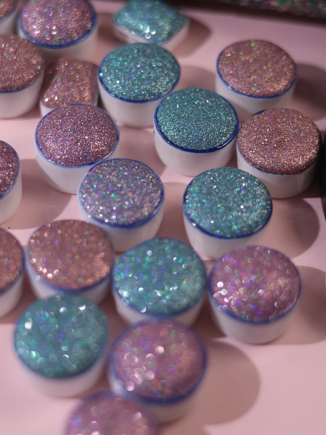 Moment Suspendu – 4 toppers d’aquarelle à paillettes pour sublimer vos créations | aquarelles | cadeau artiste | aquarelles artisanales