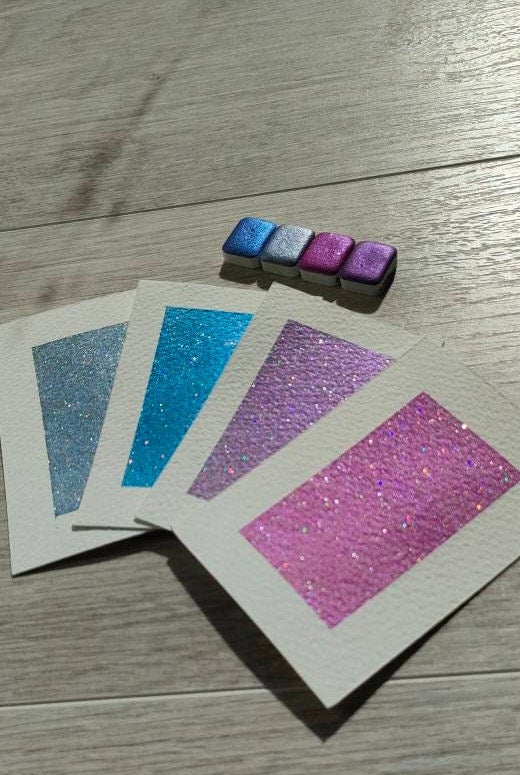 Ligée | 4 aquarelles pailletées rose, bleu, gris et violet | aquarelles artisanales | fait à la main | paillette holographique | coloriage