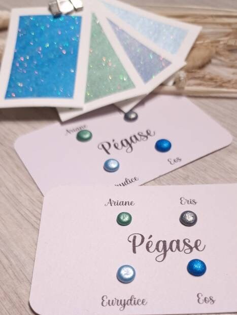 Pégase | Dot card 4 aquarelles pailletées bleu, vert et gris | aquarelles artisanales | fabriqué en France | paillettes holographiques
