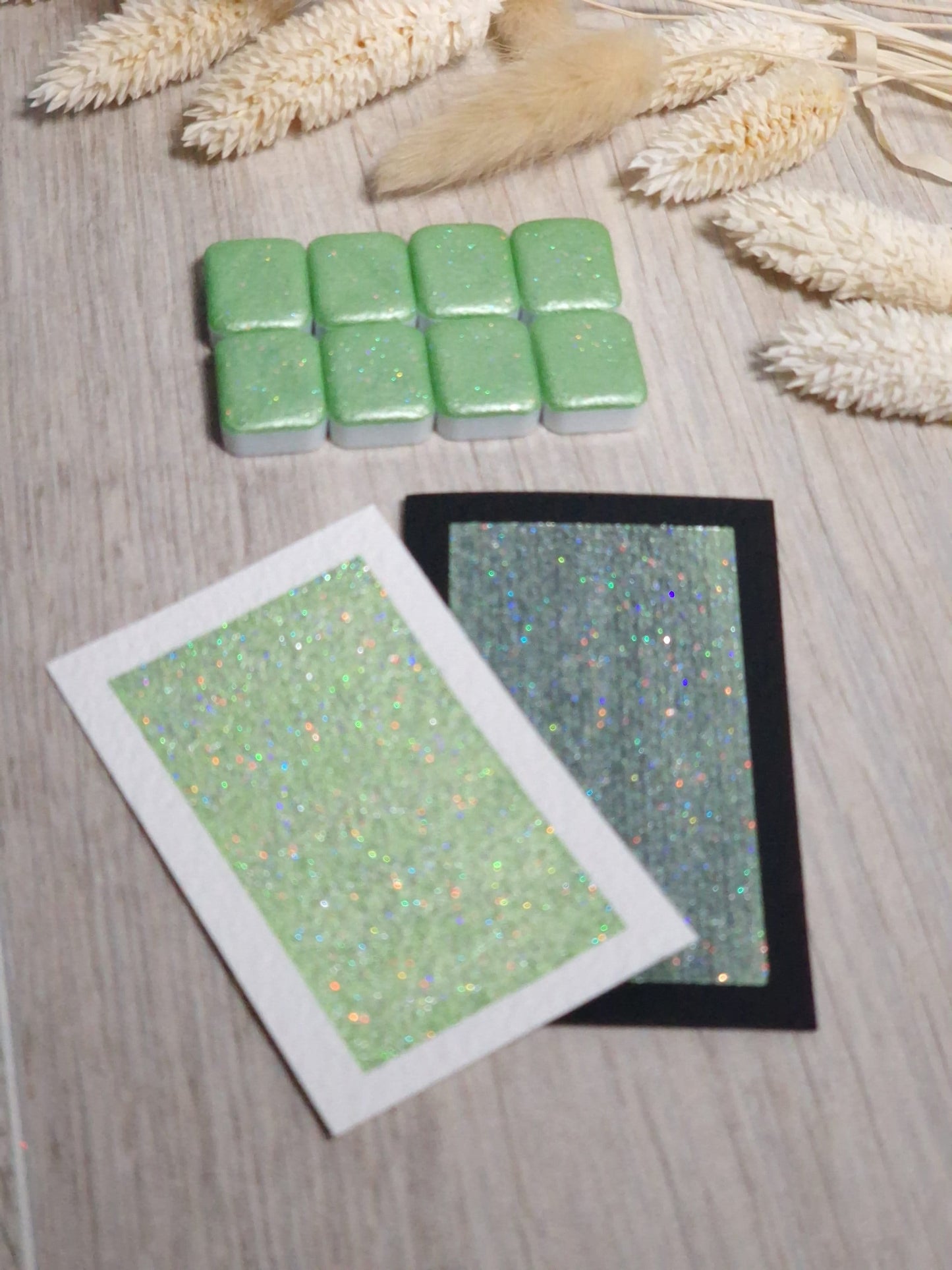Minty | Quart de godet d'aquarelle pailletée | aquarelle holographique verte | aquarelle scintillante verte | fabriquée à la main